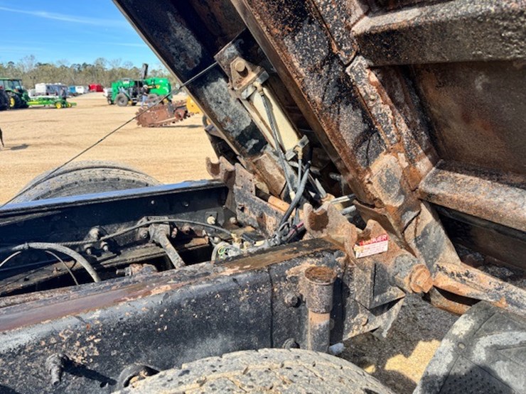 2015-international-7600-image-16