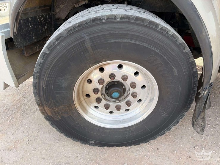 2011-kenworth-w900-image-28