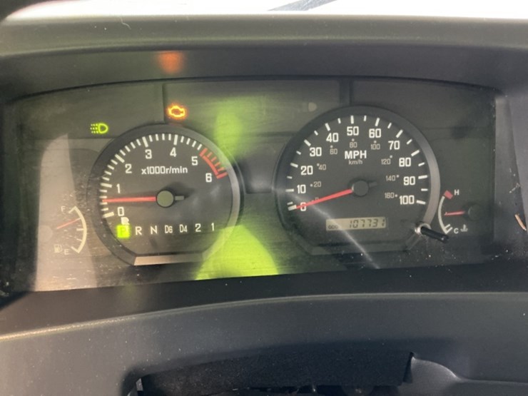 2016-isuzu-npr-image-16