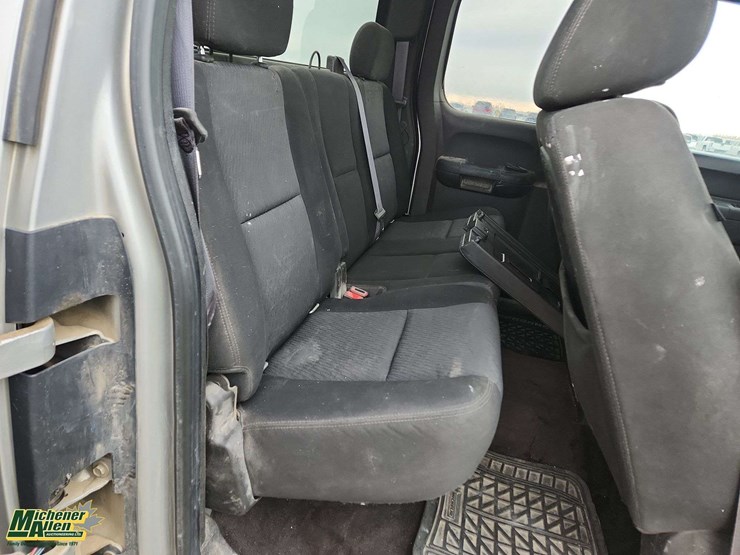 2011-chevrolet-silverado-1500-image-17