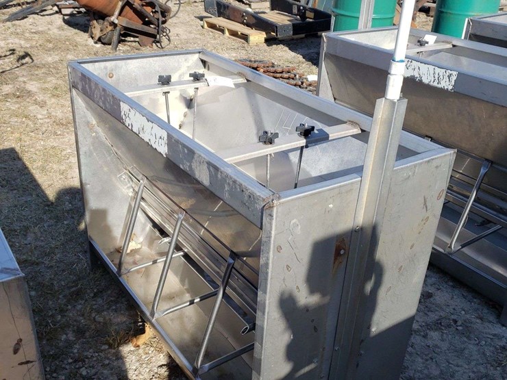 8-hole-stainless-steel-hog-feeder-with-water-pipe-image-3