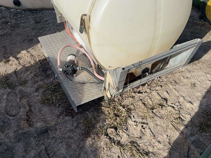 125-gallon-poly-tank-with-pump-on-the-frame-image-4