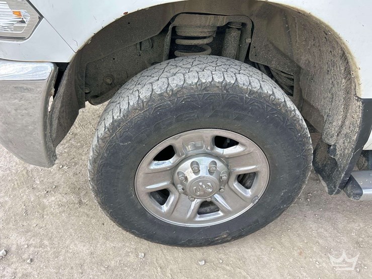 2017-dodge-3500-image-34