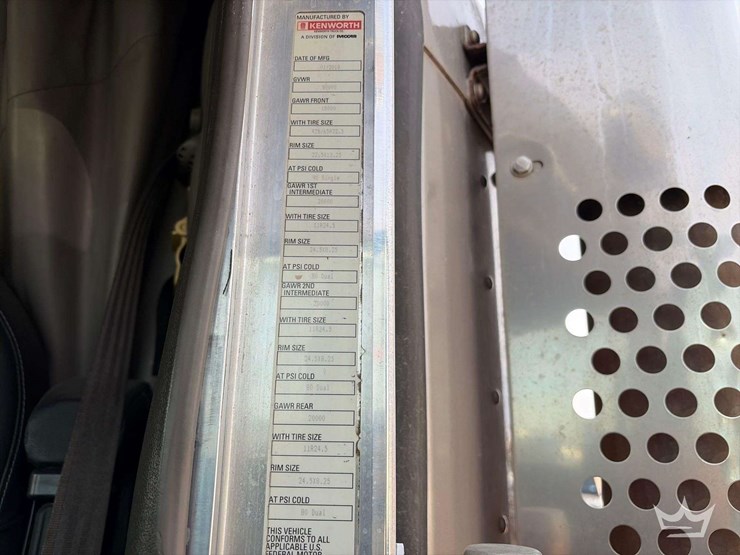 2011-kenworth-w900-image-7