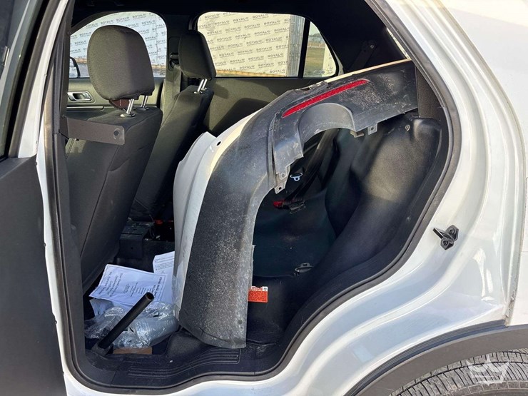 2017-ford-explorer-image-22