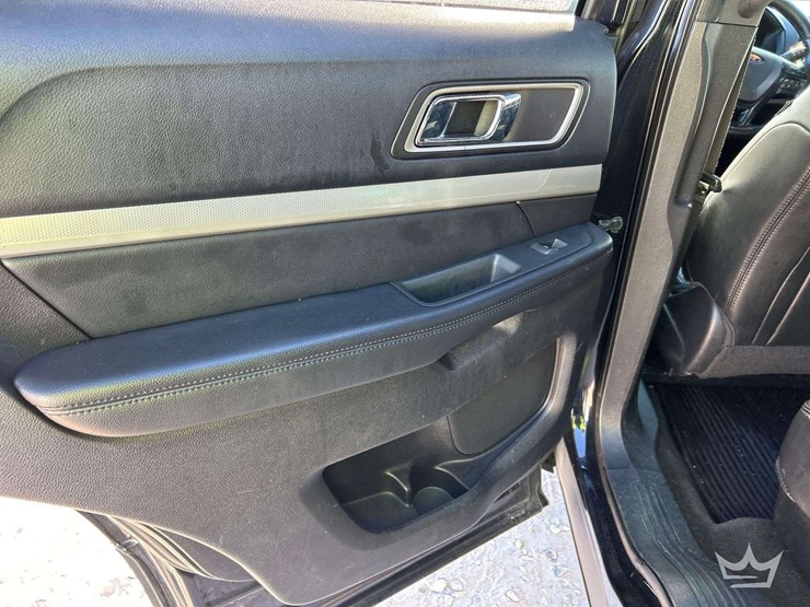 2016-ford-explorer-image-22