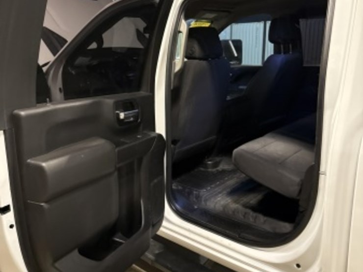 2020-chevrolet-silverado-3500hd-image-29