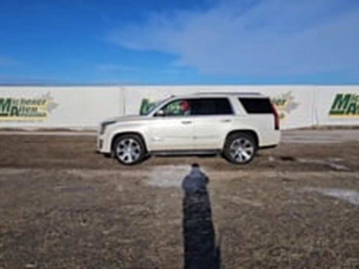 2015-cadillac-escalade-image-5