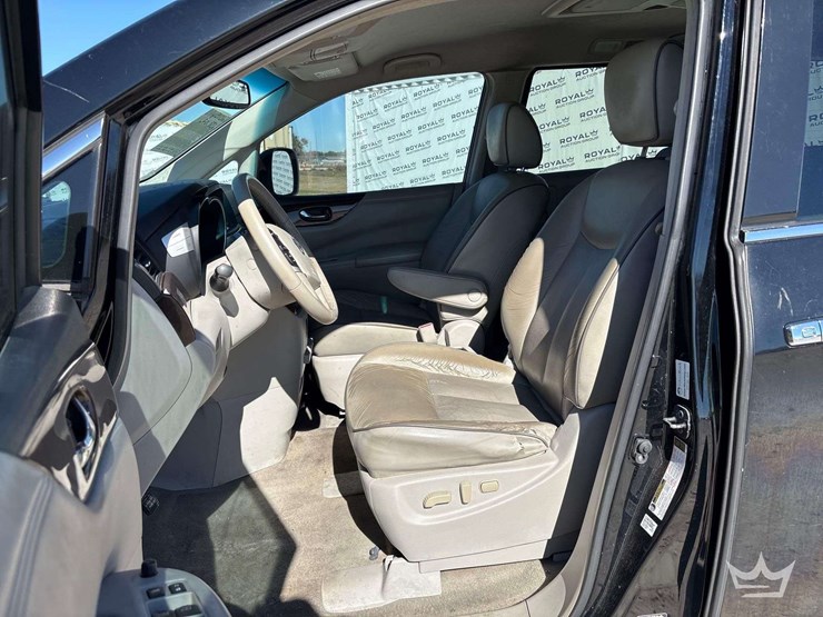 2015-nissan-quest-image-12