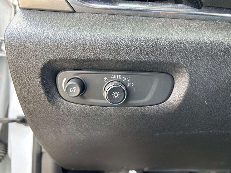 2018-chevrolet-traverse-image-16