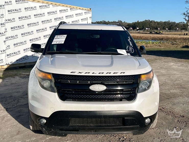 2014-ford-explorer-image-31