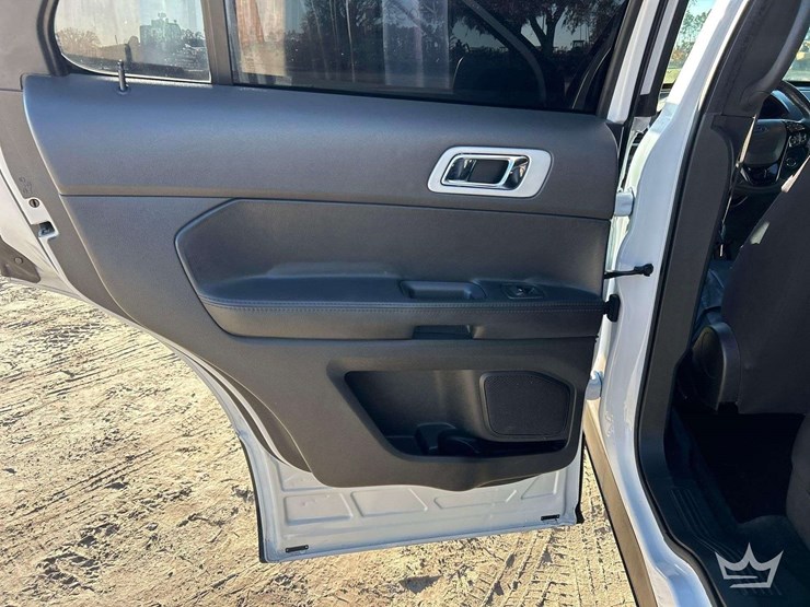 2014-ford-explorer-image-23