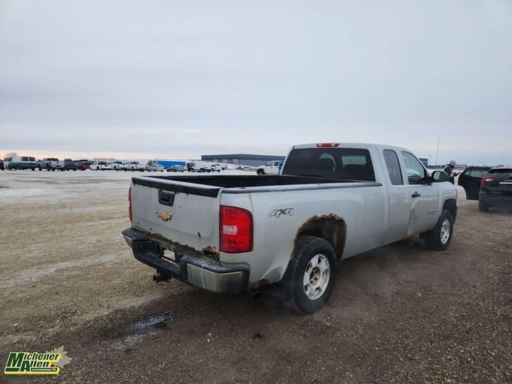 2011-chevrolet-silverado-1500-image-4
