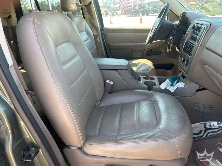 2004-ford-explorer-image-19