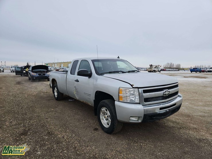2011-chevrolet-silverado-1500-image-2