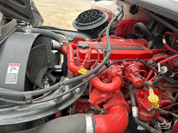 2018-freightliner-m2-106-image-8