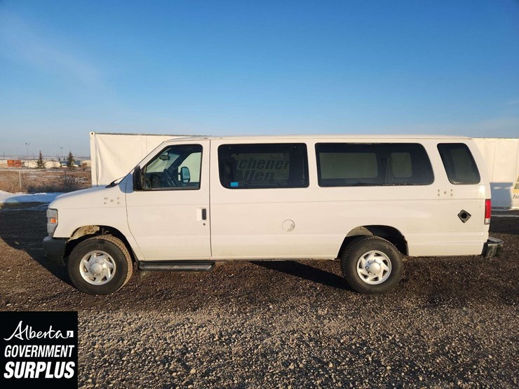 2014-ford-cargo-image-6