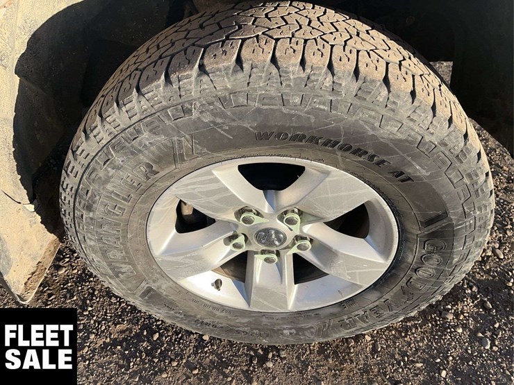 2015-dodge-1500-image-13