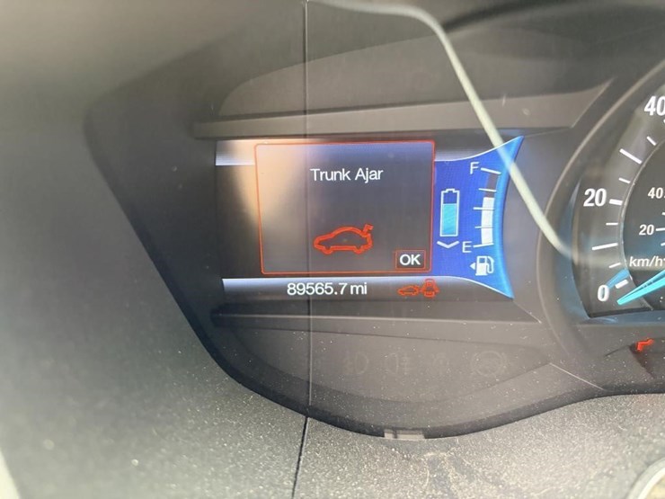 2015-ford-fusion-sedan-image-15