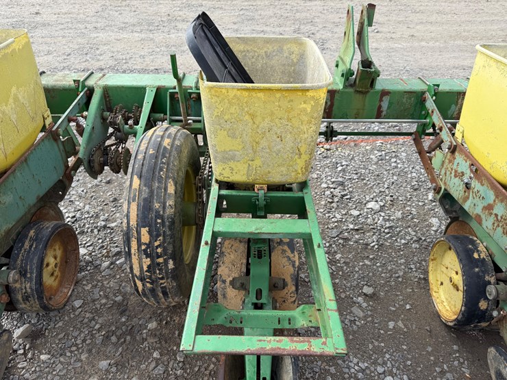 12-john-deere-12-image-13