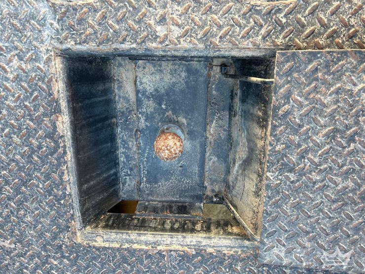 2013-ram-3500-utility-flatbed-truck-image-24