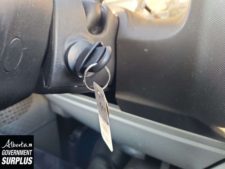 2014-ford-cargo-image-23