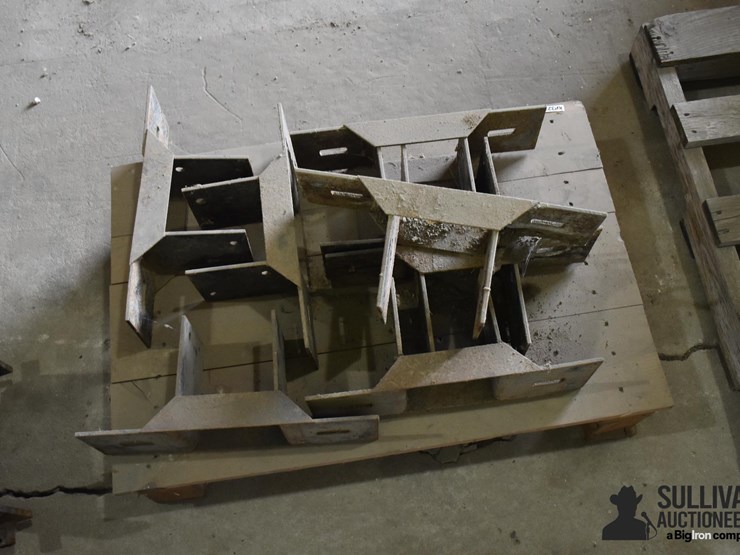 misc-brackets-on-pallet-image-4