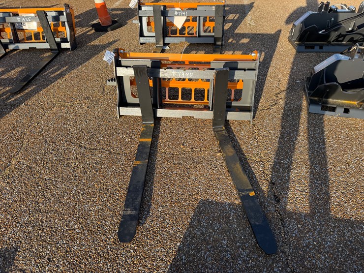 #7940-•-skid-steer-pallet-forks-image-1
