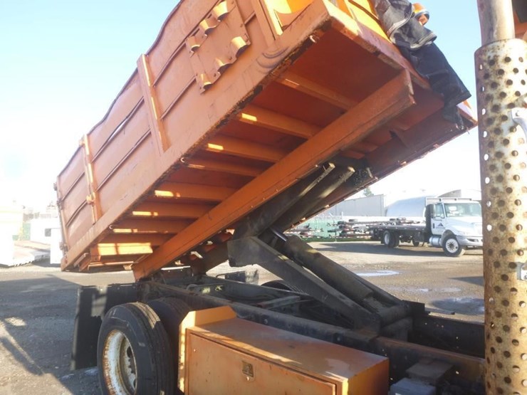 1995-international-4700-image-10