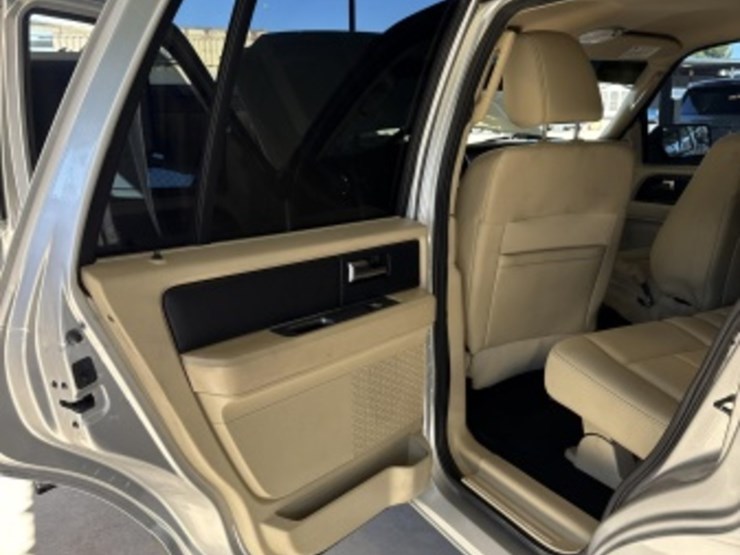 2015-ford-expedition-image-24