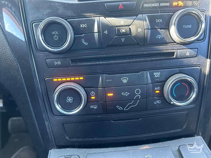 2016-ford-explorer-image-18