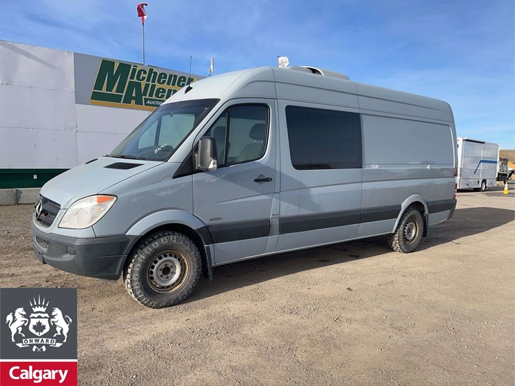 2012-mercedes-benz-sprinter-2500-image-1