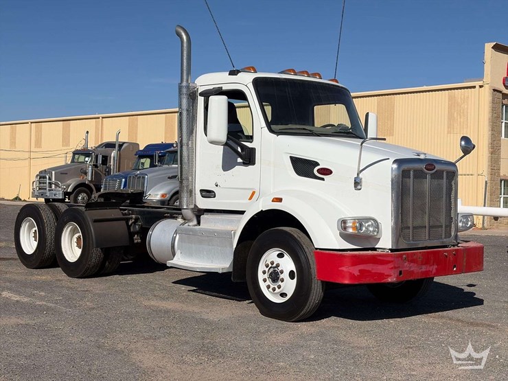 2015-peterbilt-567-image-4