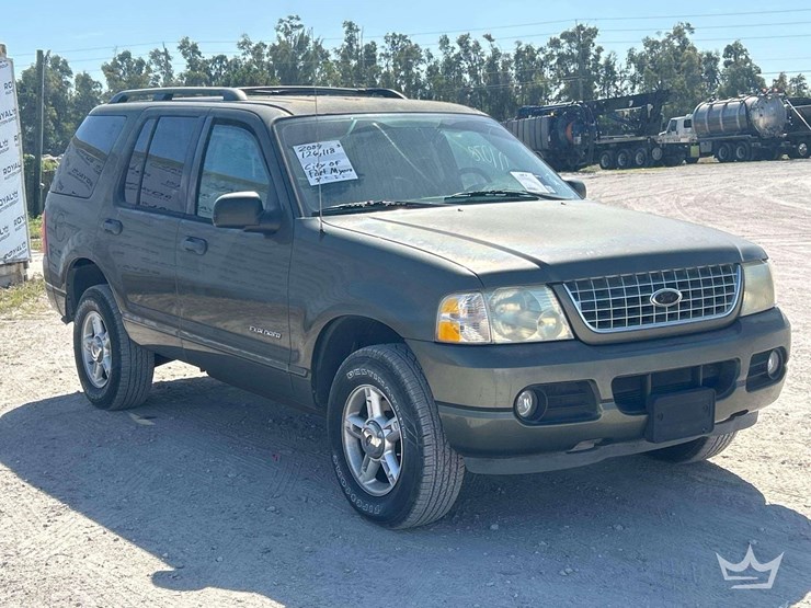 2004-ford-explorer-image-2