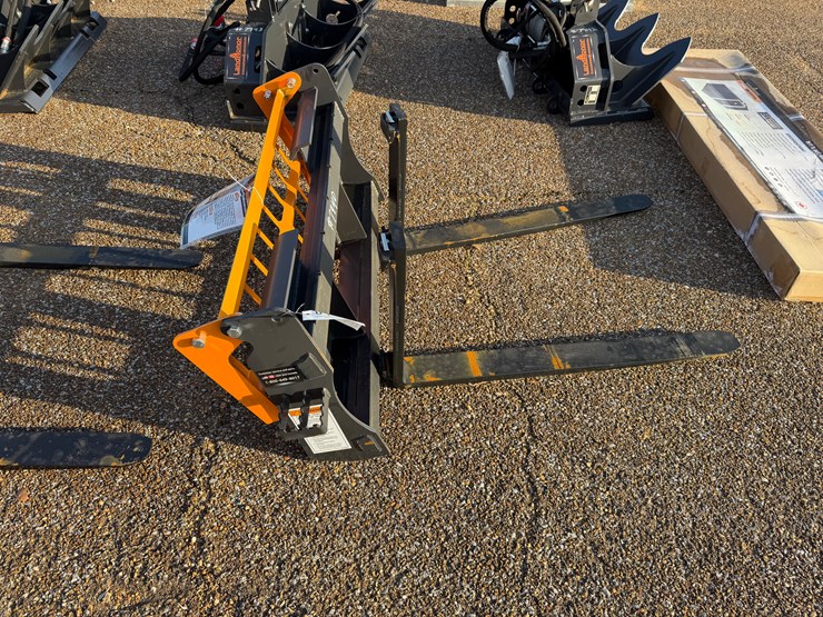 #7940-•-skid-steer-pallet-forks-image-4