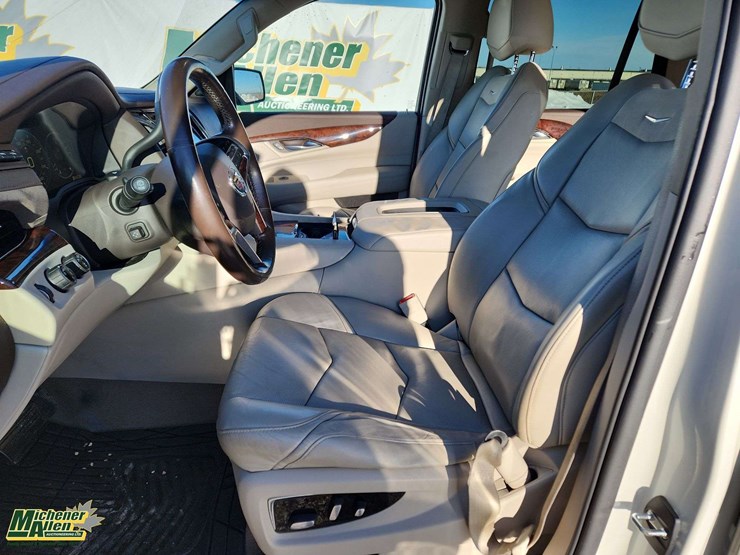 2015-cadillac-escalade-image-14