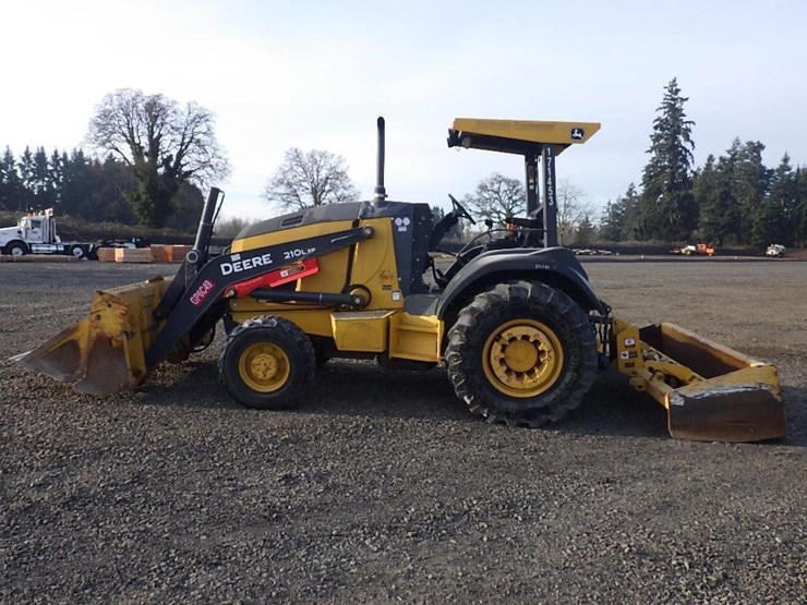 john-deere-210-image-8