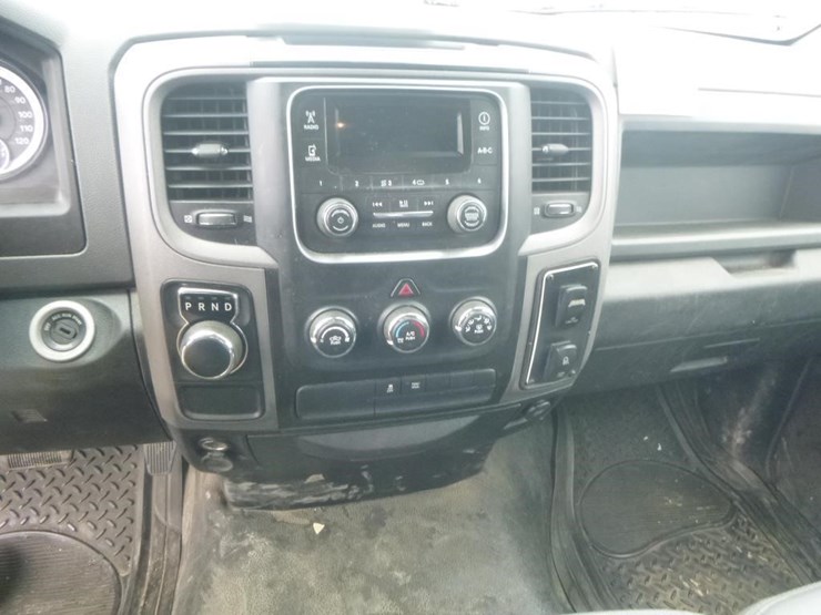 2016-dodge-1500-image-16