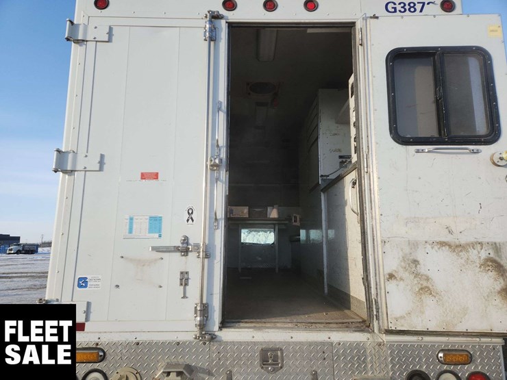 2005-ford-f550-image-14