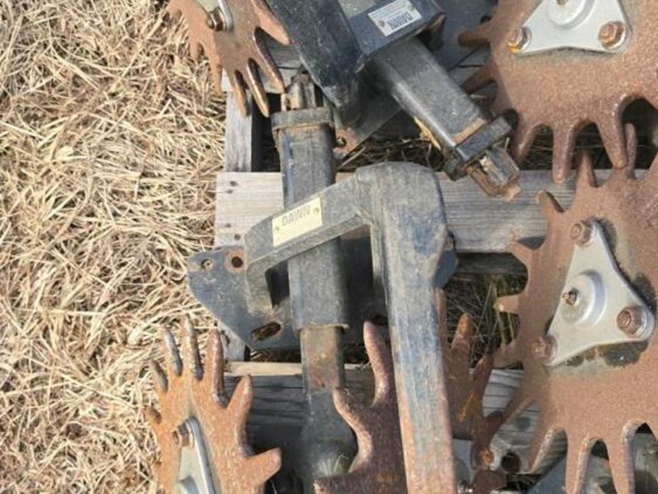 pallet-of-(6)-dawn-planter-row-cleaner-image-2