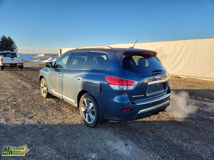 2014-nissan-pathfinder-image-3