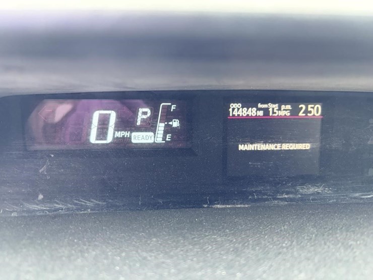 2015-toyota-prius-c-sedan-image-15