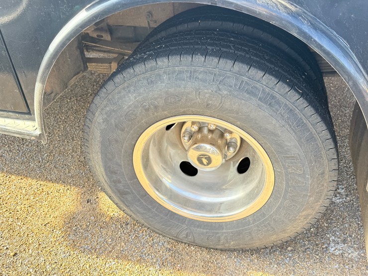 2006-gmc-3500-image-12