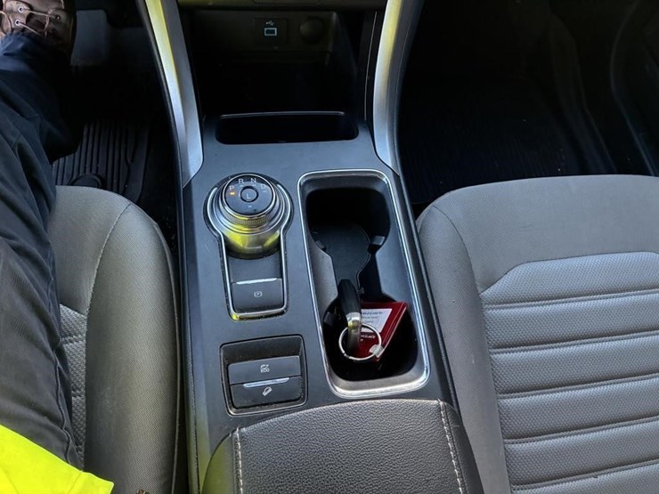 2017-ford-fusion-sedan-image-13