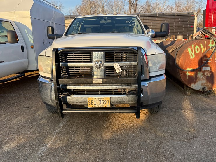 2011-dodge-ram-3500-image-2