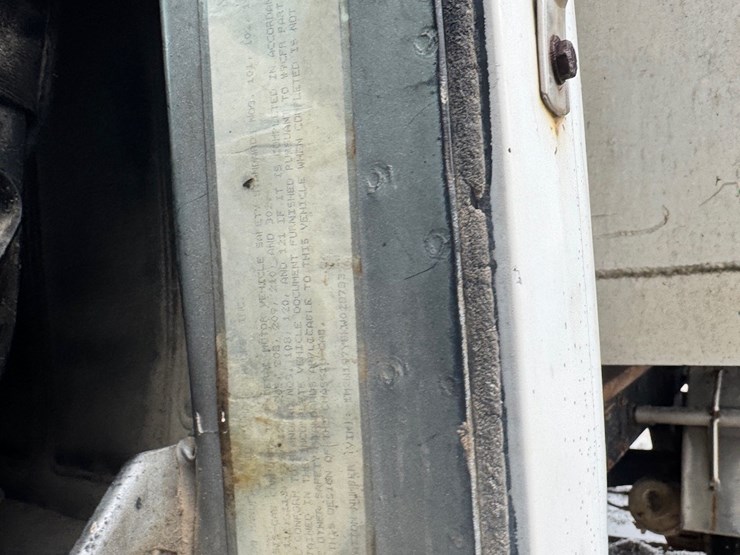 1990-mack-r688st-image-11