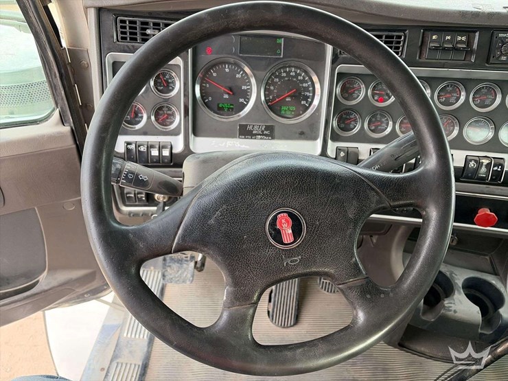 2014-kenworth-t800-image-18