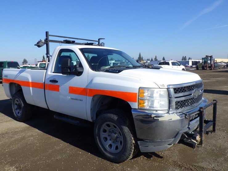 2014-chevrolet-3500hd-image-2