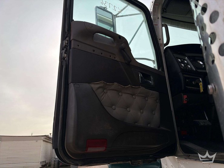 2012-kenworth-t800-image-12