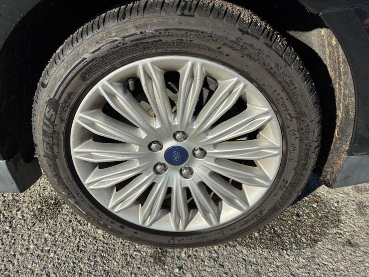 2016-ford-fusion-sedan-image-5